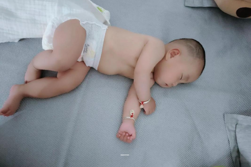 云南孕妇肚子一跳一跳